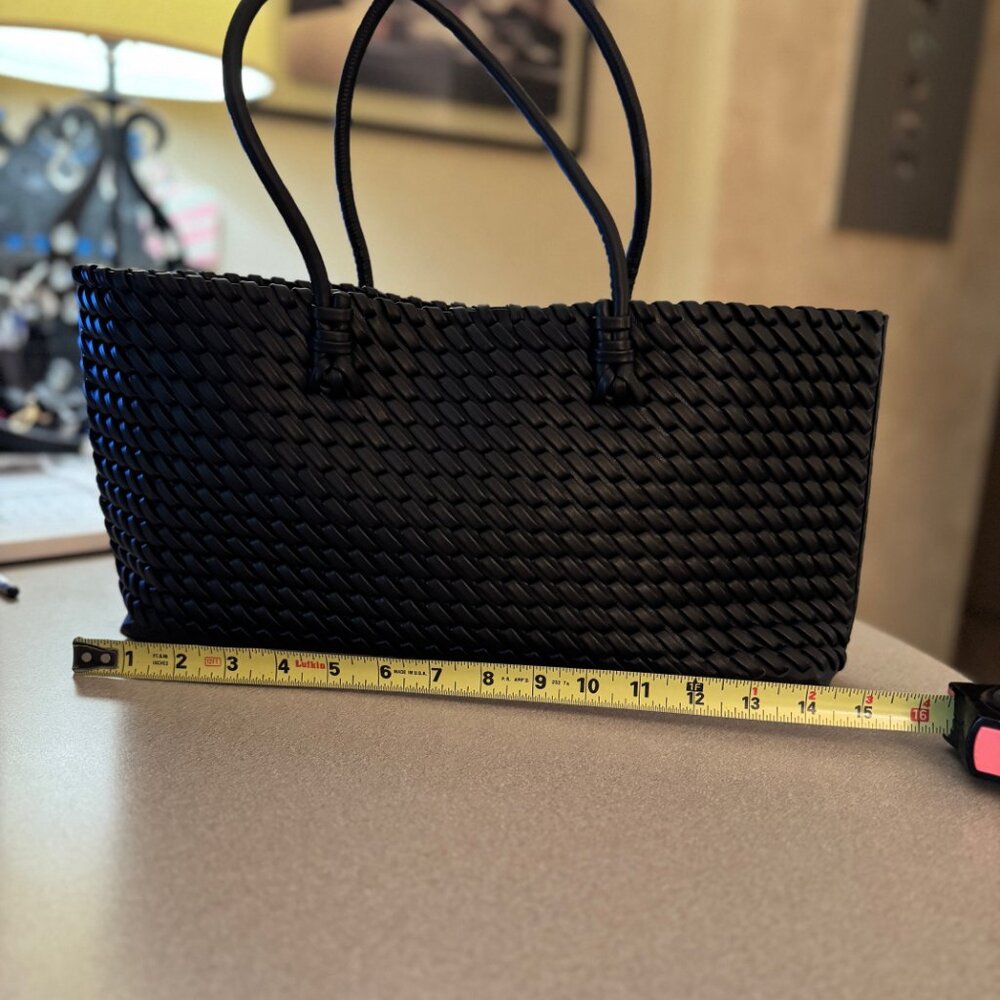 Zara black woven leather handbag with interior drawstring pouch(bag 104) - Picture 4 of 6